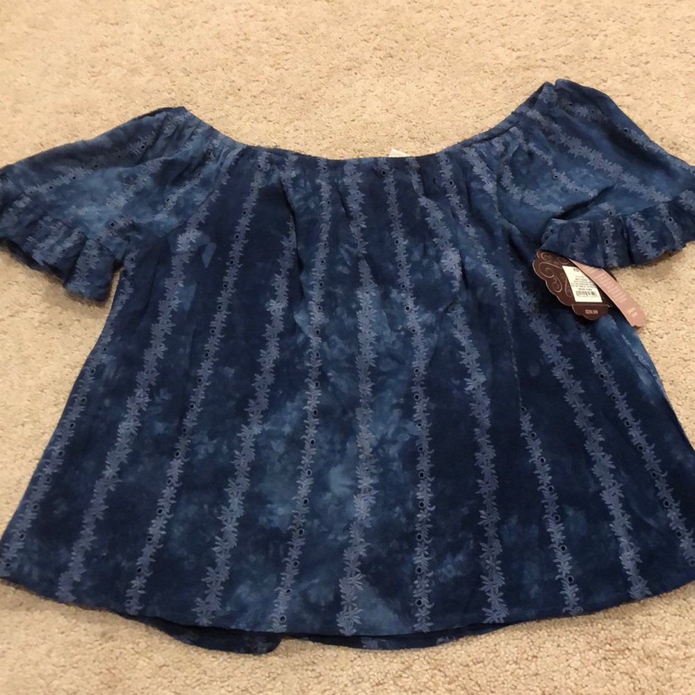 Women’s blue off the shoulder top NWT